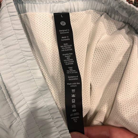 LULULEMON 6” PACE BREAKER SHORT - Picture 2 of 3